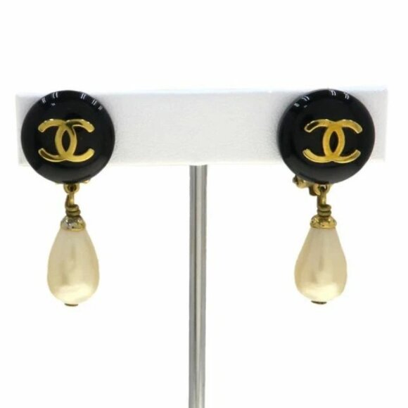 CHANEL CC Logos Pearl Drop Black Round Clip-On Earrings Gold Tone - Picture 1 of 10